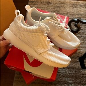 Nike Roshe One - White